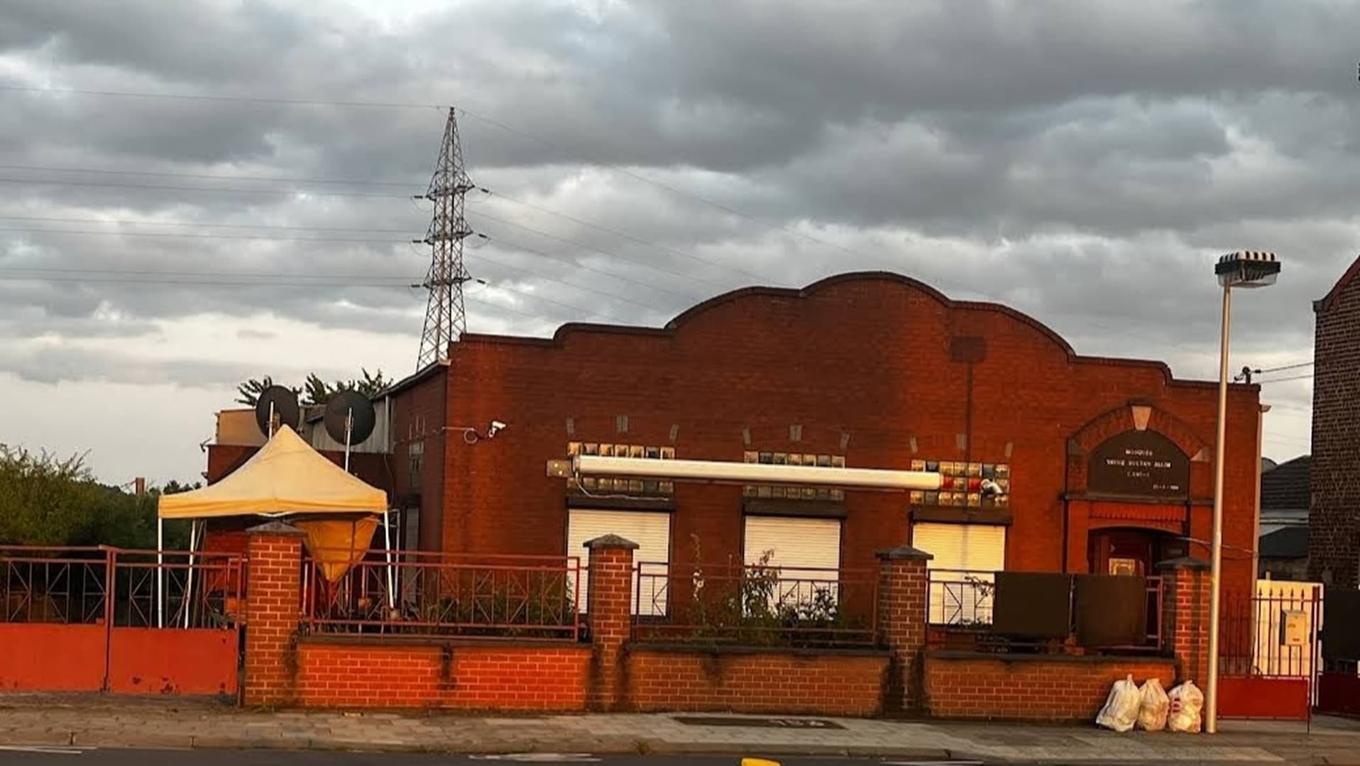 La Louvière Yavuz Sultan Selim Camii - Moskee in België